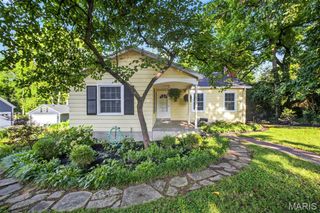 132 Sylvester Avenue, Webster Groves, MO 63119