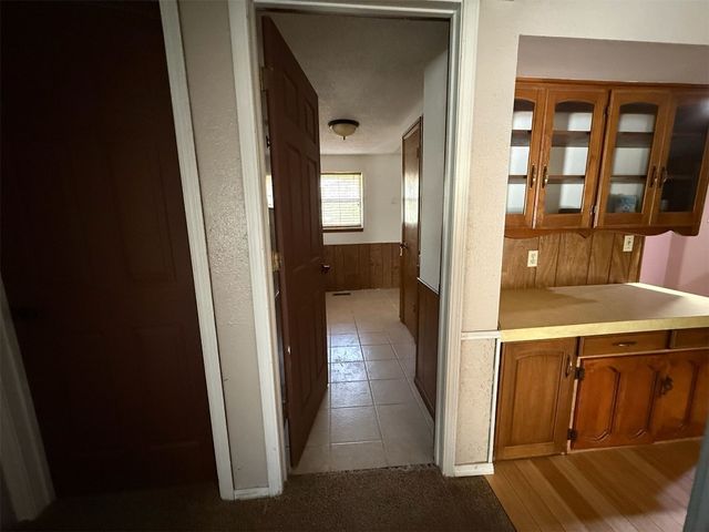 2073 Lakeview Drive, Crescent, OK 73028
