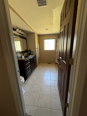2073 Lakeview Drive, Crescent, OK 73028