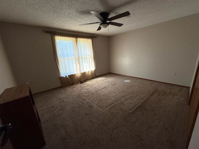 2073 Lakeview Drive, Crescent, OK 73028