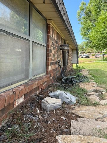 2073 Lakeview Drive, Crescent, OK 73028