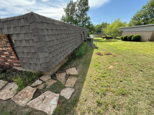 2073 Lakeview Drive, Crescent, OK 73028