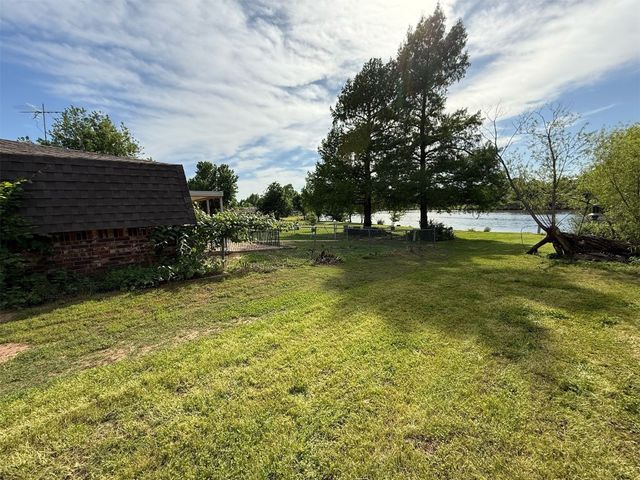 2073 Lakeview Drive, Crescent, OK 73028