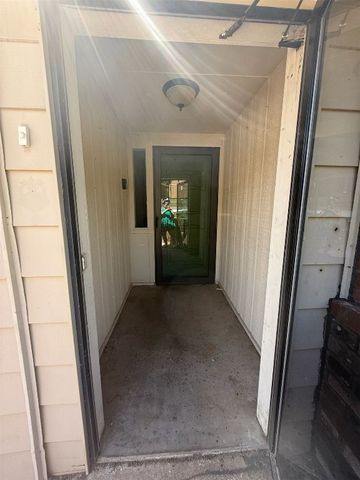 2073 Lakeview Drive, Crescent, OK 73028