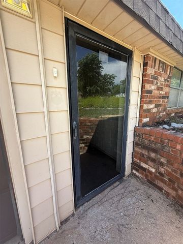 2073 Lakeview Drive, Crescent, OK 73028