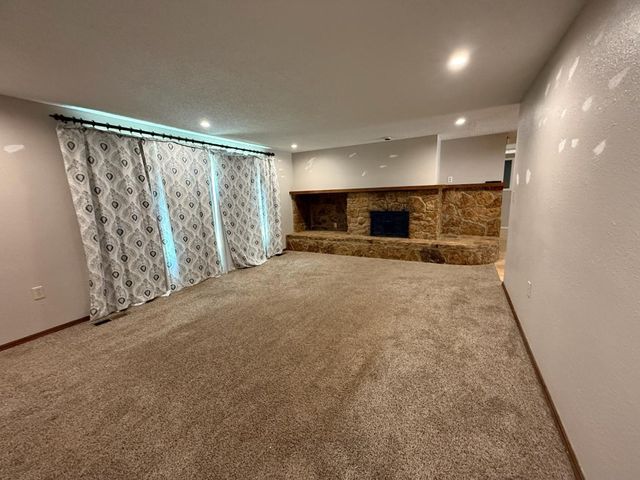 2073 Lakeview Drive, Crescent, OK 73028