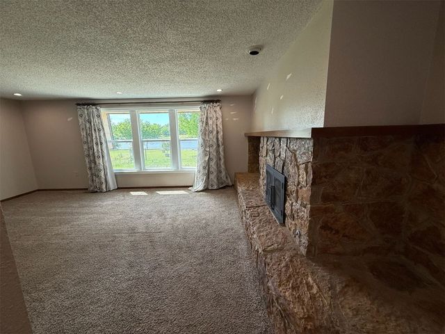 2073 Lakeview Drive, Crescent, OK 73028
