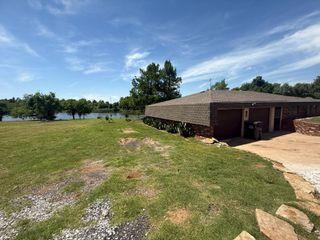 2073 Lakeview Drive, Crescent, OK 73028