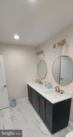 4909 THREADNEEDLE RD, Wilmington, DE 19807