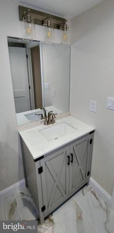 4909 THREADNEEDLE RD, Wilmington, DE 19807