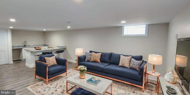 4909 THREADNEEDLE RD, Wilmington, DE 19807