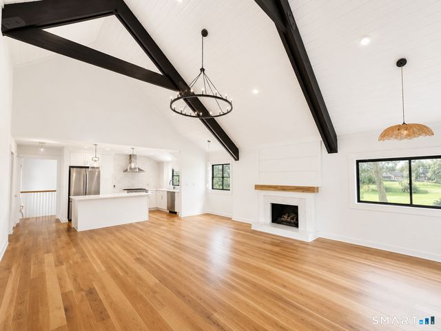585 Pequot Lane B, Stratford, CT 06614