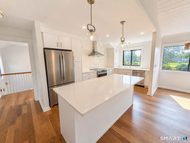 585 Pequot Lane B, Stratford, CT 06614
