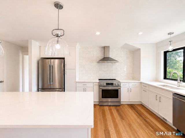 585 Pequot Lane B, Stratford, CT 06614