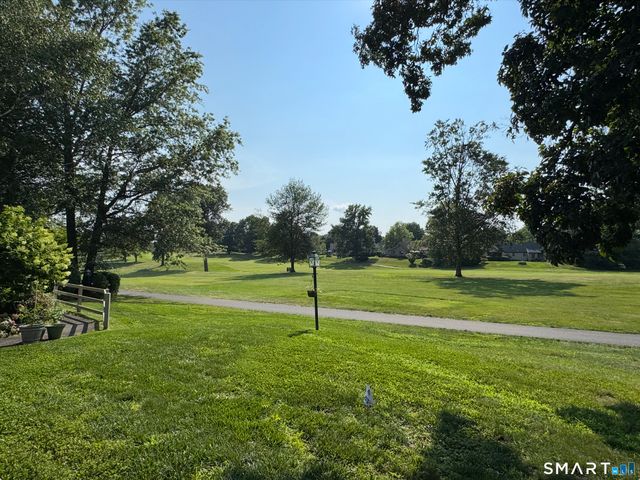 585 Pequot Lane B, Stratford, CT 06614