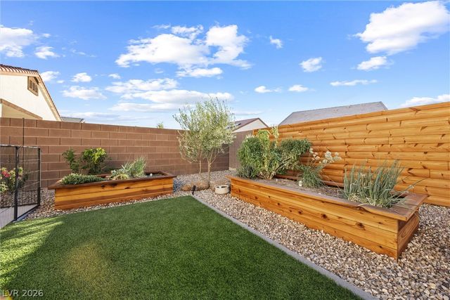 7437 Phoenix Falls Street, North Las Vegas, NV 89084