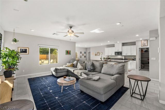 7437 Phoenix Falls Street, North Las Vegas, NV 89084