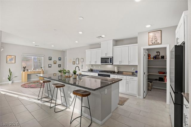 7437 Phoenix Falls Street, North Las Vegas, NV 89084
