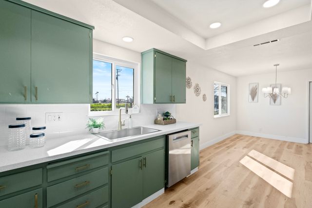 760 Crass Avenue, Hanford, CA 93230