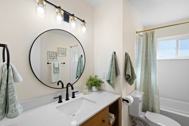 760 Crass Avenue, Hanford, CA 93230