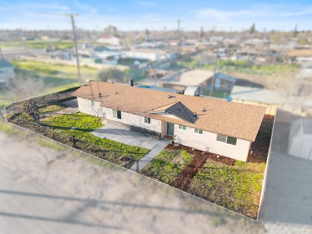 760 Crass Avenue, Hanford, CA 93230