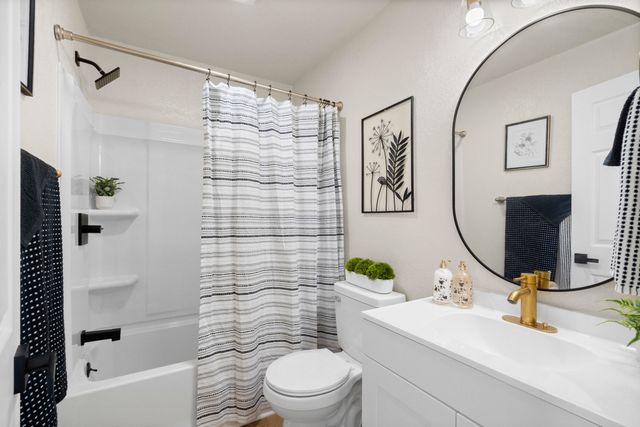 760 Crass Avenue, Hanford, CA 93230