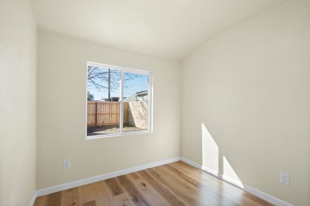 760 Crass Avenue, Hanford, CA 93230