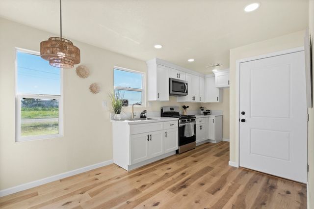 760 Crass Avenue, Hanford, CA 93230