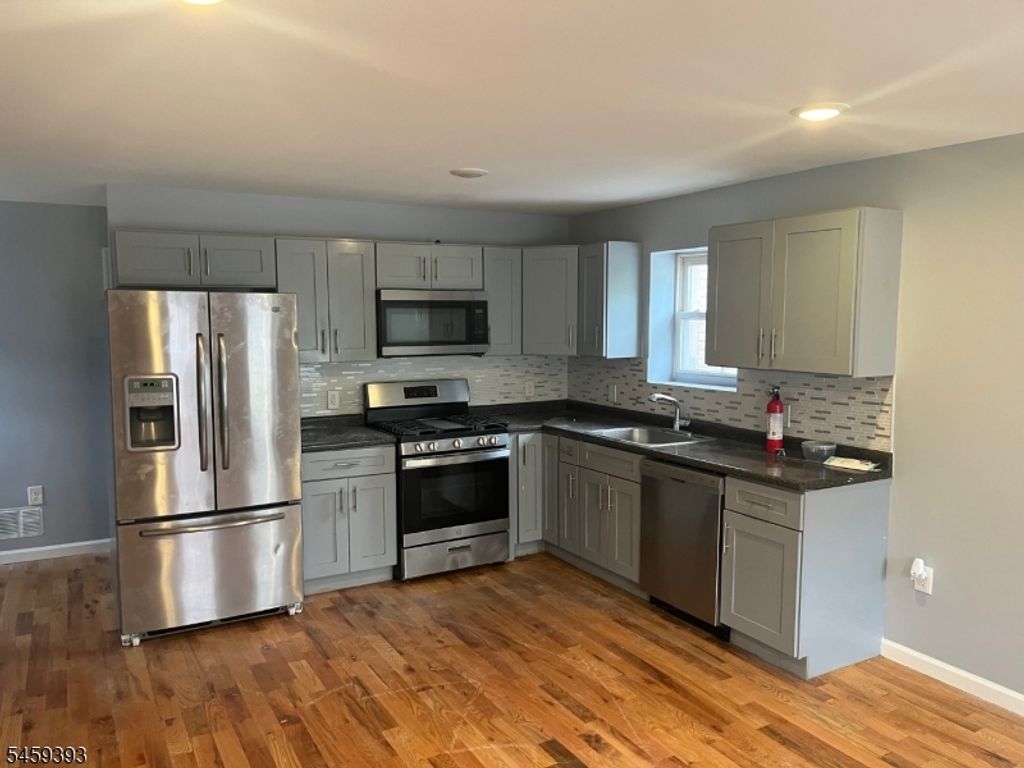 72 Saint Francis St, Newark City, NJ 07105