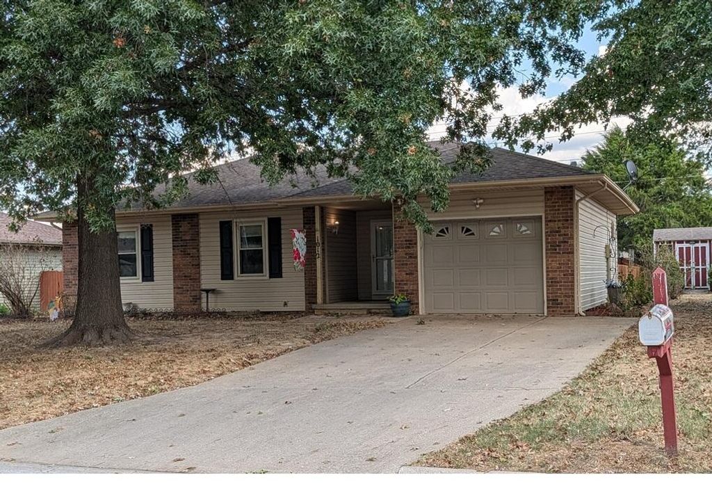 1012 N Walleye Street, Nixa, MO 65714