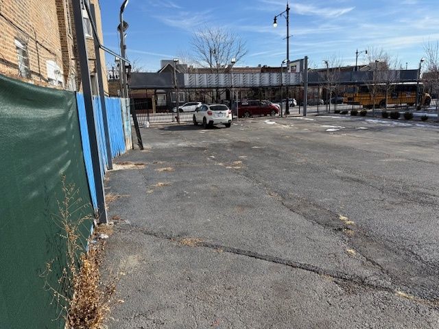 2730 N Western Avenue, Chicago, IL 60647