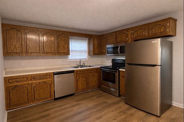 116 Ballygar St Apt B, Clarksville, TN 37043