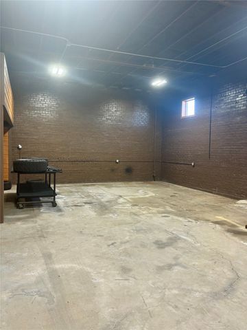 106 E Brown Street, Ennis, TX 75119
