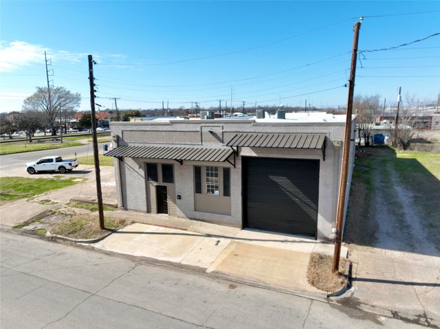 106 E Brown Street, Ennis, TX 75119