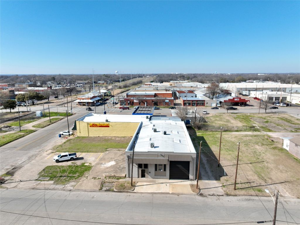 106 E Brown Street, Ennis, TX 75119