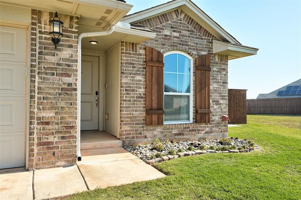 Image 1 of property listing at 2709 NW 195th Street, Edmond, OK 73012