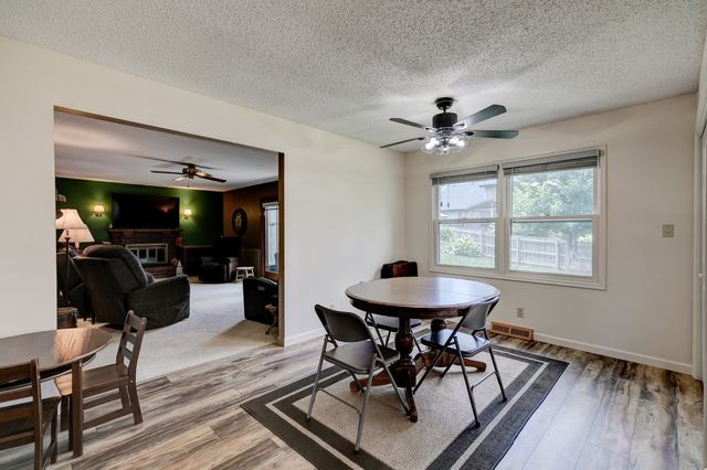 1574 NW 100th Place, Clive, IA 50325