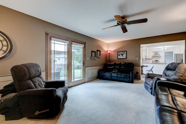 1574 NW 100th Place, Clive, IA 50325