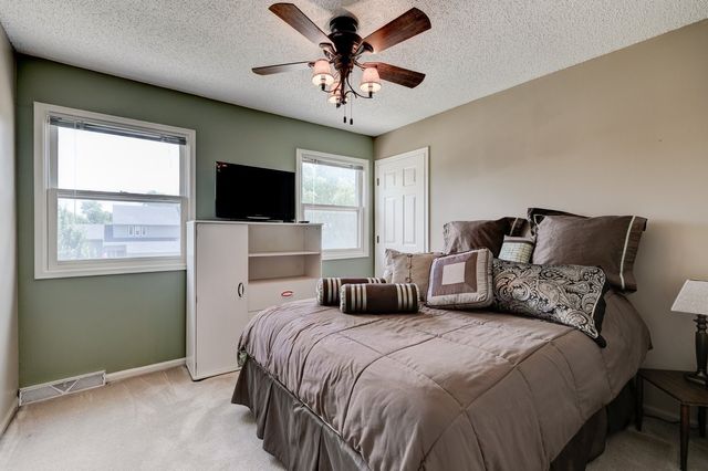 1574 NW 100th Place, Clive, IA 50325