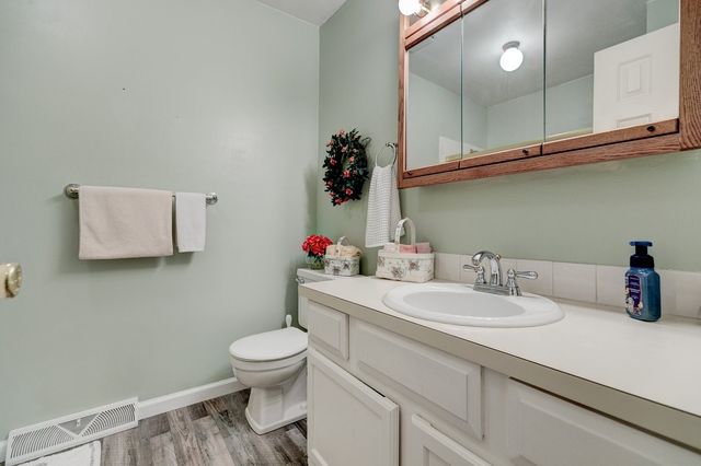 1574 NW 100th Place, Clive, IA 50325