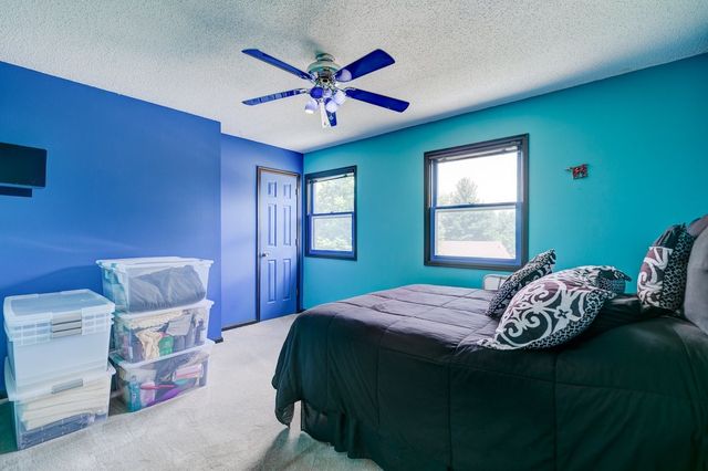 1574 NW 100th Place, Clive, IA 50325