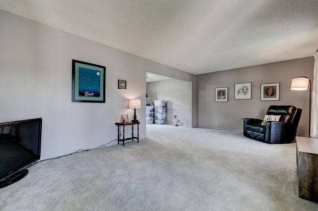 1574 NW 100th Place, Clive, IA 50325