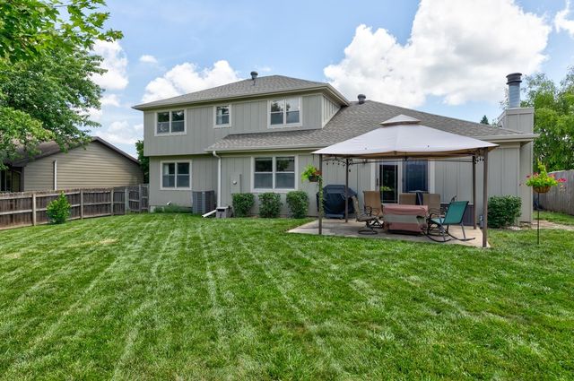 1574 NW 100th Place, Clive, IA 50325