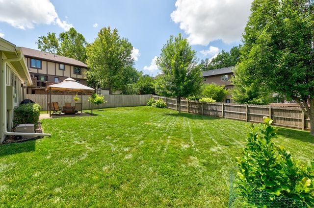 1574 NW 100th Place, Clive, IA 50325