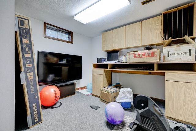 1574 NW 100th Place, Clive, IA 50325