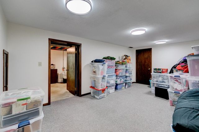 1574 NW 100th Place, Clive, IA 50325