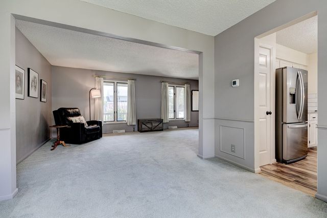 1574 NW 100th Place, Clive, IA 50325