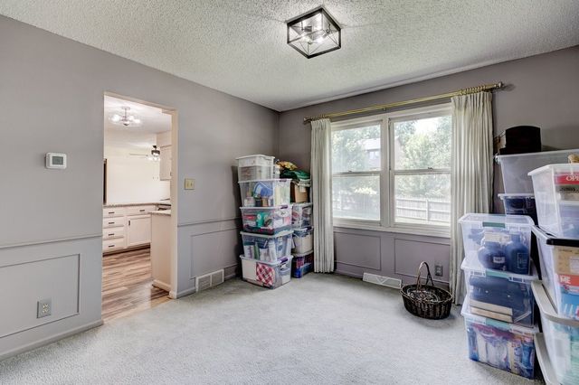 1574 NW 100th Place, Clive, IA 50325