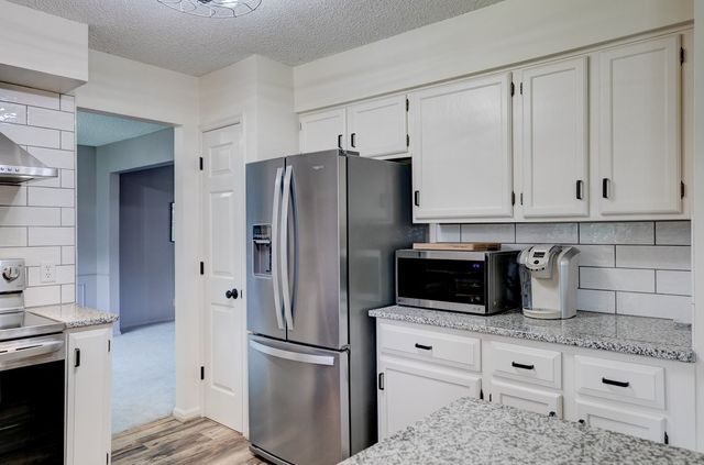 1574 NW 100th Place, Clive, IA 50325