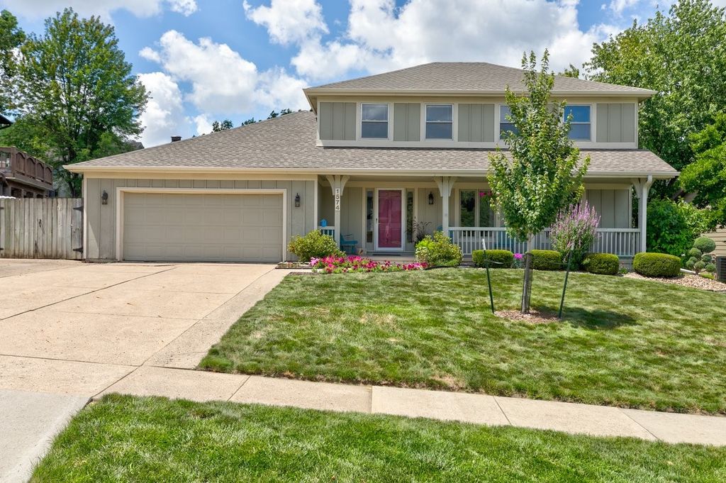 1574 NW 100th Place, Clive, IA 50325